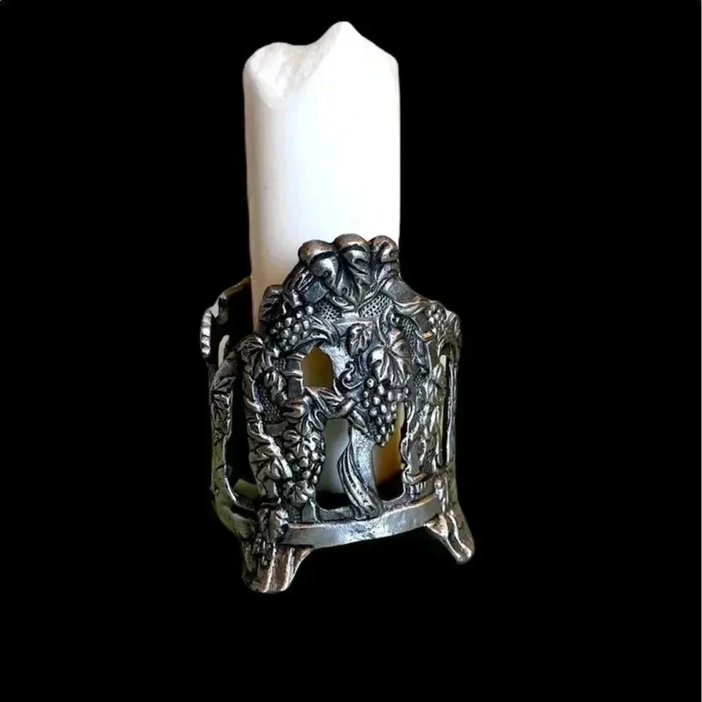 𝅺Vintage Stunning grape leaf‎ silver etched open candle holder
